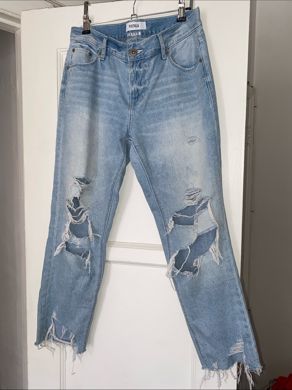 Pistola light blue distressed boyfriend jeans. Size 26